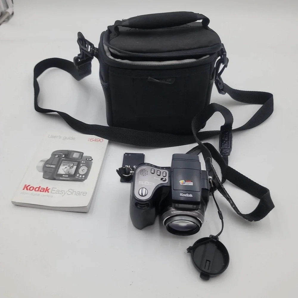 Kodak Easyshare DX6490 Camera With Bag UNTESTED